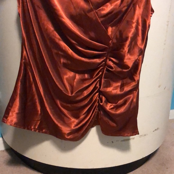Le Chateau, Cap-sleeved satiny blouse - Picture 2 of 7